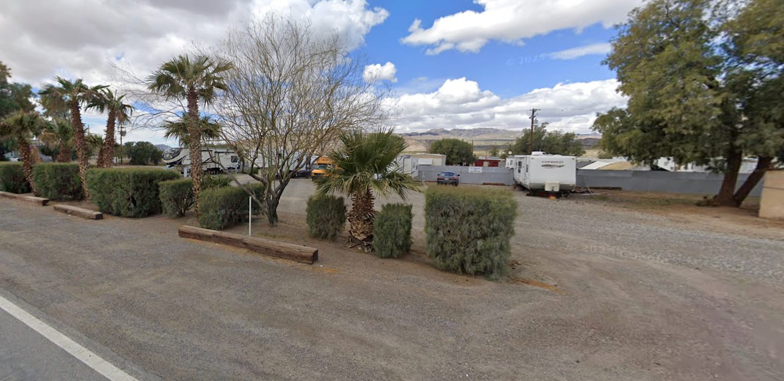 Baker RV Parking - Baker, California - glamping.directory