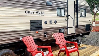 Modern Pet-Friendly RV Suite with Private Deck, Firepit & Full Kitchen near Williams, Arizona - Williams, Arizona - glamping.directory