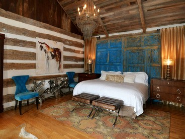 Exquisite Group Rental with an Outdoor Pool near New Braunfels, Texas - Wimberley, Texas - glamping.directory