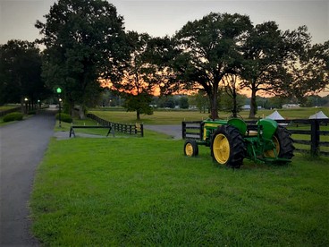 Charming Farm Stay in Gallatin, Tennessee – Iconic Barn Lodging with Private Baths, Breakfast & Near Old Hickory Lake - Lebanon, Tennessee - glamping.directory
