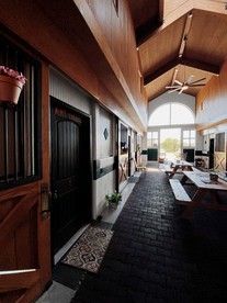 Charming Farm Stay in Gallatin, Tennessee – Iconic Barn Lodging with Private Baths, Breakfast & Near Old Hickory Lake - Lebanon, Tennessee - glamping.directory