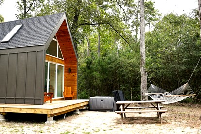 Gorgeous Cozy Cabin in Montgomery, Texas - Montgomery, Texas - glamping.directory