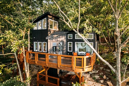 Breathtaking Tree House with Jacuzzi and Lofted Interior in Georgia - glamping.directory