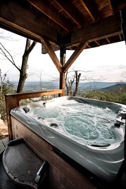 Breathtaking Tree House with Jacuzzi and Lofted Interior in Georgia - Rising Fawn, Georgia - glamping.directory