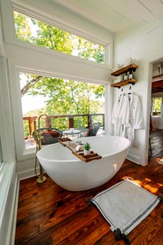 Breathtaking Tree House with Jacuzzi and Lofted Interior in Georgia - Rising Fawn, Georgia - glamping.directory