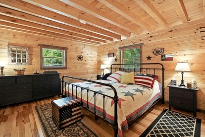 Scenic Lakefront Escape with Spacious Deck & Nature Views in Greenville, Maine - Greenville, Maine - glamping.directory