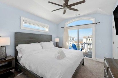 Luxury Coastal Escape with Private Pool, BBQ Grill & Family Amenities in Corolla, North Carolina - Corolla, North Carolina - glamping.directory