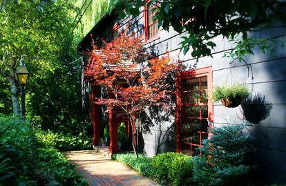 Romantic Bed and Breakfast Suite with Views of Canandaigua Lake in New York - Canandaigua, New York - glamping.directory