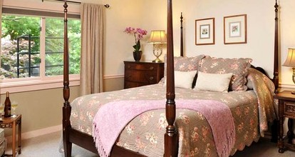 Romantic Bed and Breakfast Suite with Views of Canandaigua Lake in New York - Canandaigua, New York - glamping.directory