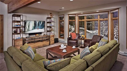 Ski-in, Ski-Out Vacation Rental with a Game Room and a Hot Tub in Steamboat Springs, Colorado - Steamboat Springs, Colorado - glamping.directory