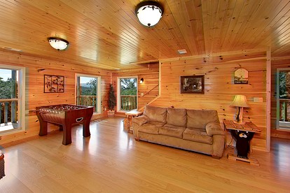Spacious Cabin near Gatlinburg for a Group Getaway in Tennessee - Sevierville, Tennessee - glamping.directory