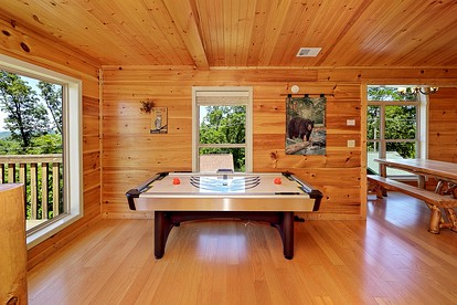 Spacious Cabin near Gatlinburg for a Group Getaway in Tennessee - glamping.directory