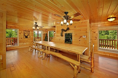 Spacious Cabin near Gatlinburg for a Group Getaway in Tennessee - Sevierville, Tennessee - glamping.directory