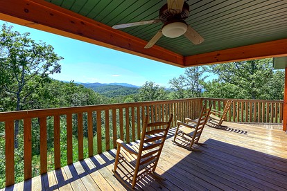 Spacious Cabin near Gatlinburg for a Group Getaway in Tennessee - Sevierville, Tennessee - glamping.directory