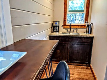 Tranquil Retreat in Santa Ysabel: Glamping Cabin with Nature's Beauty - Santa Ysabel, California - glamping.directory