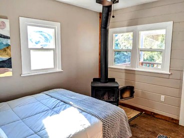 Tranquil Retreat in Santa Ysabel: Glamping Cabin with Nature's Beauty - Santa Ysabel, California - glamping.directory