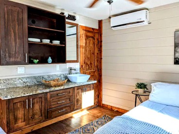 Tranquil Retreat in Santa Ysabel: Glamping Cabin with Nature's Beauty - Santa Ysabel, California - glamping.directory