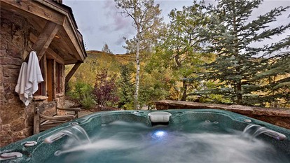 Luxury Mountain Getaway close to Skiing and City Attractions in Steamboat Springs, Colorado - Steamboat, Colorado - glamping.directory
