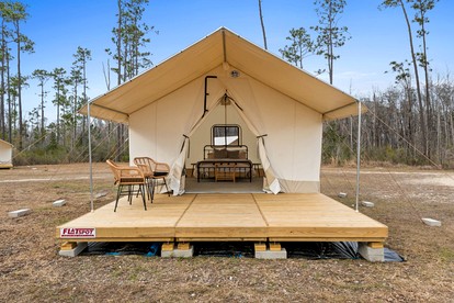 Rustic Lakefront Glamping Under the Stars with River Accesss & Kayaking in Wewahitchka, Florida - Wewahitchka, Florida - glamping.directory