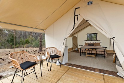 Rustic Lakefront Glamping Under the Stars with River Accesss & Kayaking in Wewahitchka, Florida - Wewahitchka, Florida - glamping.directory