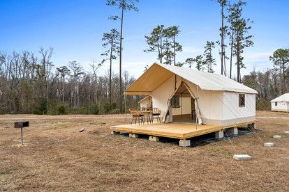 Rustic Lakefront Glamping Under the Stars with River Accesss & Kayaking in Wewahitchka, Florida - Wewahitchka, Florida - glamping.directory