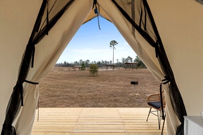 Rustic Lakefront Glamping Under the Stars with River Accesss & Kayaking in Wewahitchka, Florida - Wewahitchka, Florida - glamping.directory