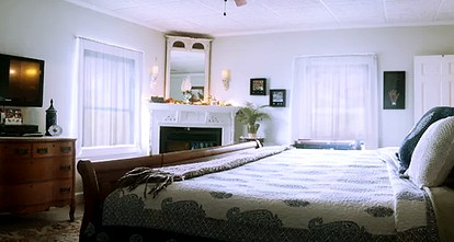 Romantic Bed and Breakfast Getaway with a Fireplace in Lincoln, Nebraska - Lincoln, Nebraska - glamping.directory