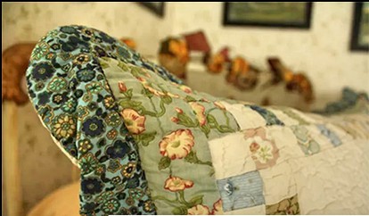 Romantic Bed and Breakfast Getaway with a Fireplace in Lincoln, Nebraska - Lincoln, Nebraska - glamping.directory