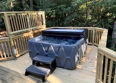 Lovely Cabin with Hot Tub Surrounded by Trees for a Peaceful Getaway in Nature in Boone, North Carolina - Boone, North Carolina - glamping.directory