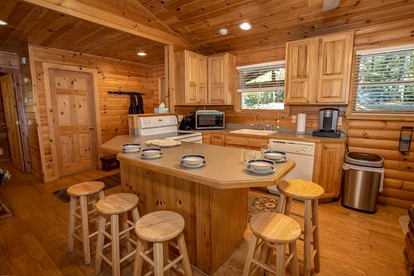 Lovely Cabin with Hot Tub Surrounded by Trees for a Peaceful Getaway in Nature in Boone, North Carolina - Boone, North Carolina - glamping.directory
