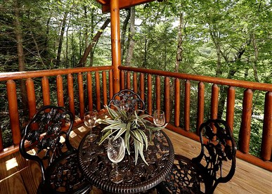 Dog-Friendly Cabin Rental with a Hot Tub near Gatlinburg, Tennessee - Sevierville, Tennessee - glamping.directory