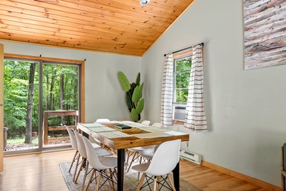 Modern Cabin with Hot Tub, Covered Porch, Fire Pit, and WiFi in Berkeley Springs, West Virginia - Berkeley Springs , West Virginia - glamping.directory