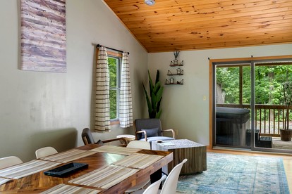 Modern Cabin with Hot Tub, Covered Porch, Fire Pit, and WiFi in Berkeley Springs, West Virginia - Berkeley Springs , West Virginia - glamping.directory