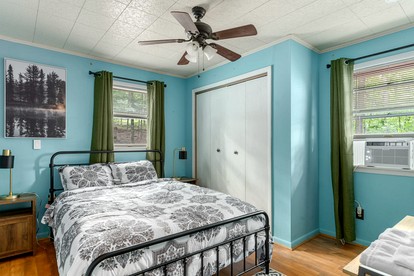 Modern Cabin with Hot Tub, Covered Porch, Fire Pit, and WiFi in Berkeley Springs, West Virginia - Berkeley Springs , West Virginia - glamping.directory
