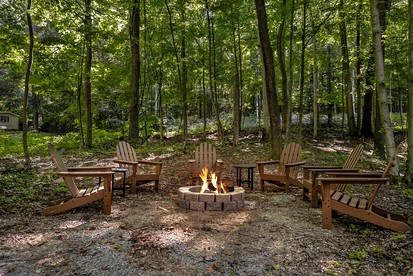 Modern Cabin with Hot Tub, Covered Porch, Fire Pit, and WiFi in Berkeley Springs, West Virginia - Berkeley Springs , West Virginia - glamping.directory