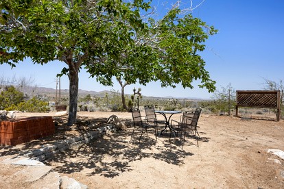 Wonderful Cottage with Barbecue and Gorgeous Desert Views in Yucca Valley, California - Yucca Valley, California - glamping.directory
