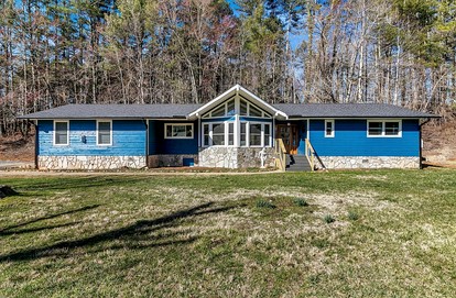Cozy Mountain Retreat with Fire Pit and Large Yard, Located Near Downtown Marion, NC - glamping.directory
