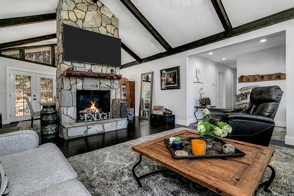 Cozy Mountain Retreat with Fire Pit and Large Yard, Located Near Downtown Marion, NC - Marion, North Carolina - glamping.directory