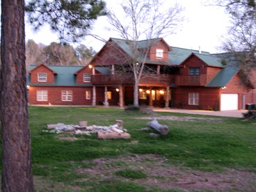 Secluded Lodge with a Private Pond and a Hot Tub near Bastrop, Texas - glamping.directory