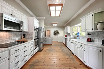 Spacious Luminous Cottage with Game Space and BBQ in Texas - College Station, Texas - glamping.directory