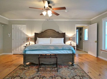 Spacious Luminous Cottage with Game Space and BBQ in Texas - College Station, Texas - glamping.directory