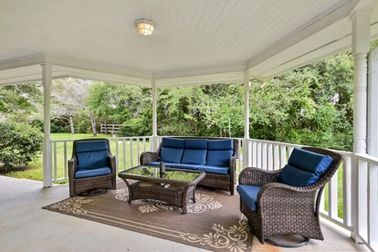 Spacious Luminous Cottage with Game Space and BBQ in Texas - College Station, Texas - glamping.directory