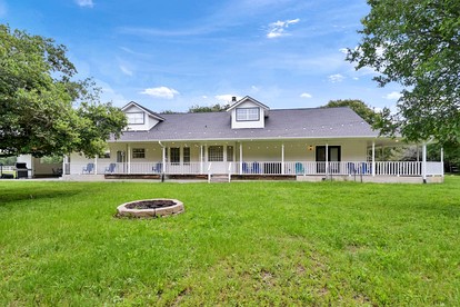 Spacious Luminous Cottage with Game Space and BBQ in Texas - College Station, Texas - glamping.directory