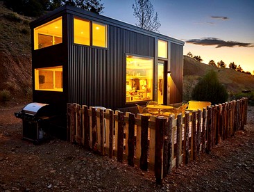 Bougie Tiny Home with Mountain Views, Hot Tub, Just 2 miles to Black Rock Hot Springs, NM - El Prado, New Mexico - glamping.directory