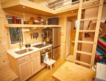 Bougie Tiny Home with Mountain Views, Hot Tub, Just 2 miles to Black Rock Hot Springs, NM - El Prado, New Mexico - glamping.directory