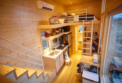 Bougie Tiny Home with Mountain Views, Hot Tub, Just 2 miles to Black Rock Hot Springs, NM - El Prado, New Mexico - glamping.directory