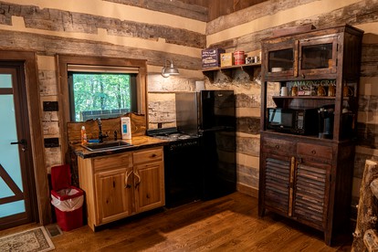 Romantic Woodland Cabin Getaway near Charleston, West Virginia - Peterstown, West Virginia - glamping.directory