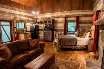 Romantic Woodland Cabin Getaway near Charleston, West Virginia - Peterstown, West Virginia - glamping.directory