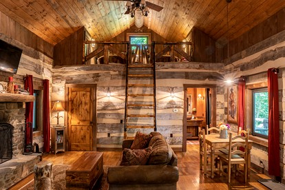 Romantic Woodland Cabin Getaway near Charleston, West Virginia - Peterstown, West Virginia - glamping.directory