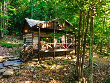 Romantic Woodland Cabin Getaway near Charleston, West Virginia - Peterstown, West Virginia - glamping.directory